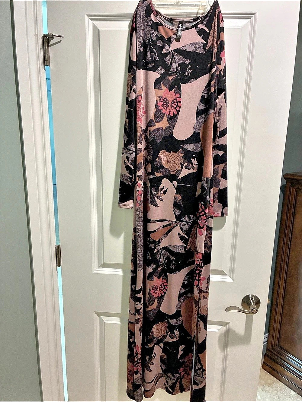 24Seven Floral Print Maxi Dress in Black & Pink Size Medium